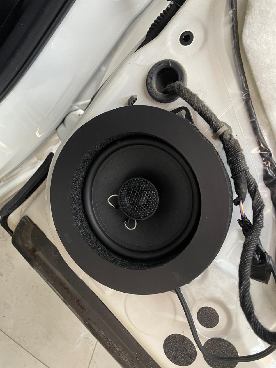 How to Upgrade Your Car Audio System and Speakers